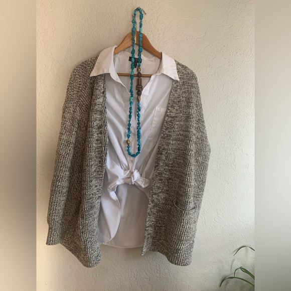 Classic white button down shirt, versatile and timeless. - Picture 3 of 5